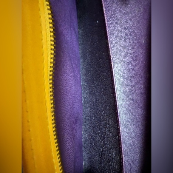 LOUIS VUITTON SAC TRIANGLE EPI - Picture 13 of 16